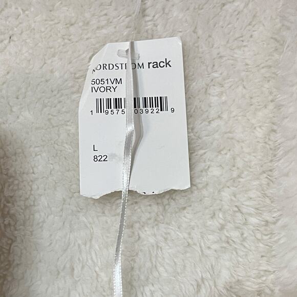 Love Tree Sleeveless Sweater Womens Large White Fuzzy Hoodie Pockets Nordstroms - Picture 7 of 13